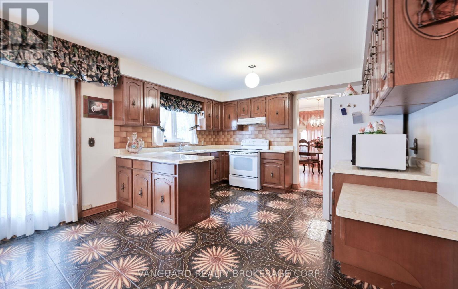 313 Firglen Ridge, Vaughan, Ontario  L4L 1N6 - Photo 18 - N12946956