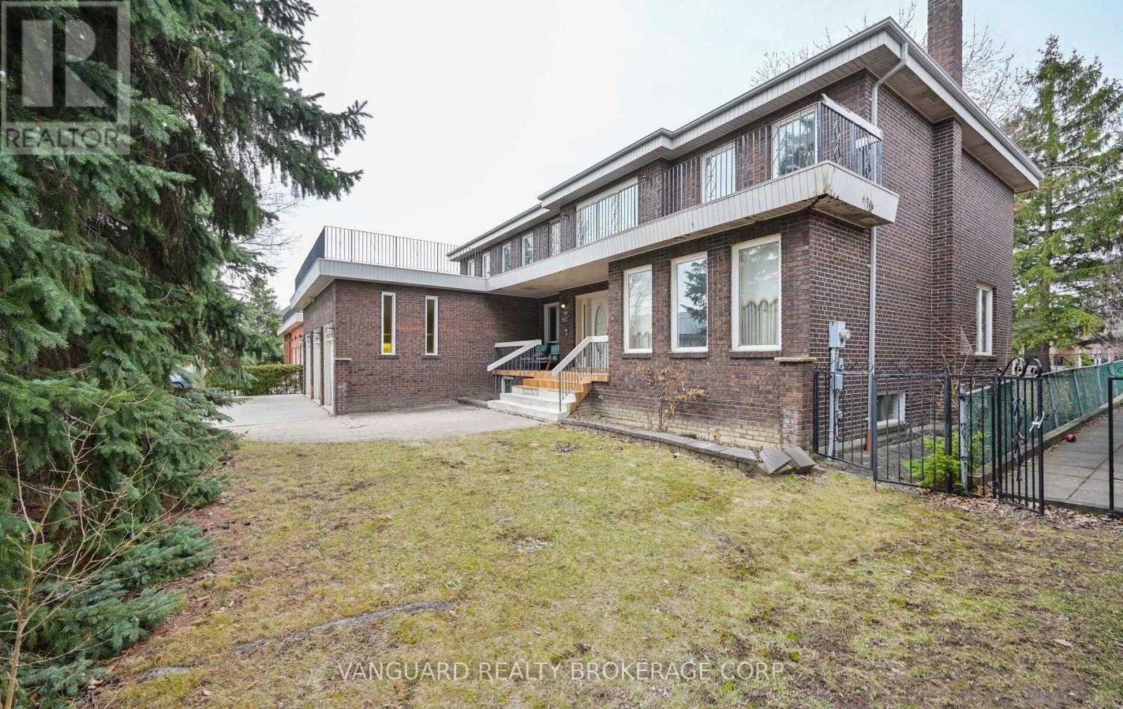 313 Firglen Ridge, Vaughan, Ontario  L4L 1N6 - Photo 2 - N12946956