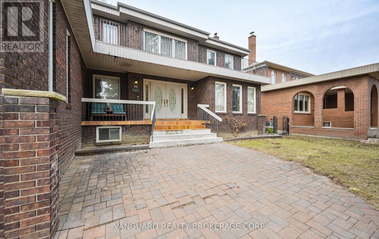 313 Firglen Ridge, Vaughan, Ontario  L4L 1N6 - Photo 3 - N12946956