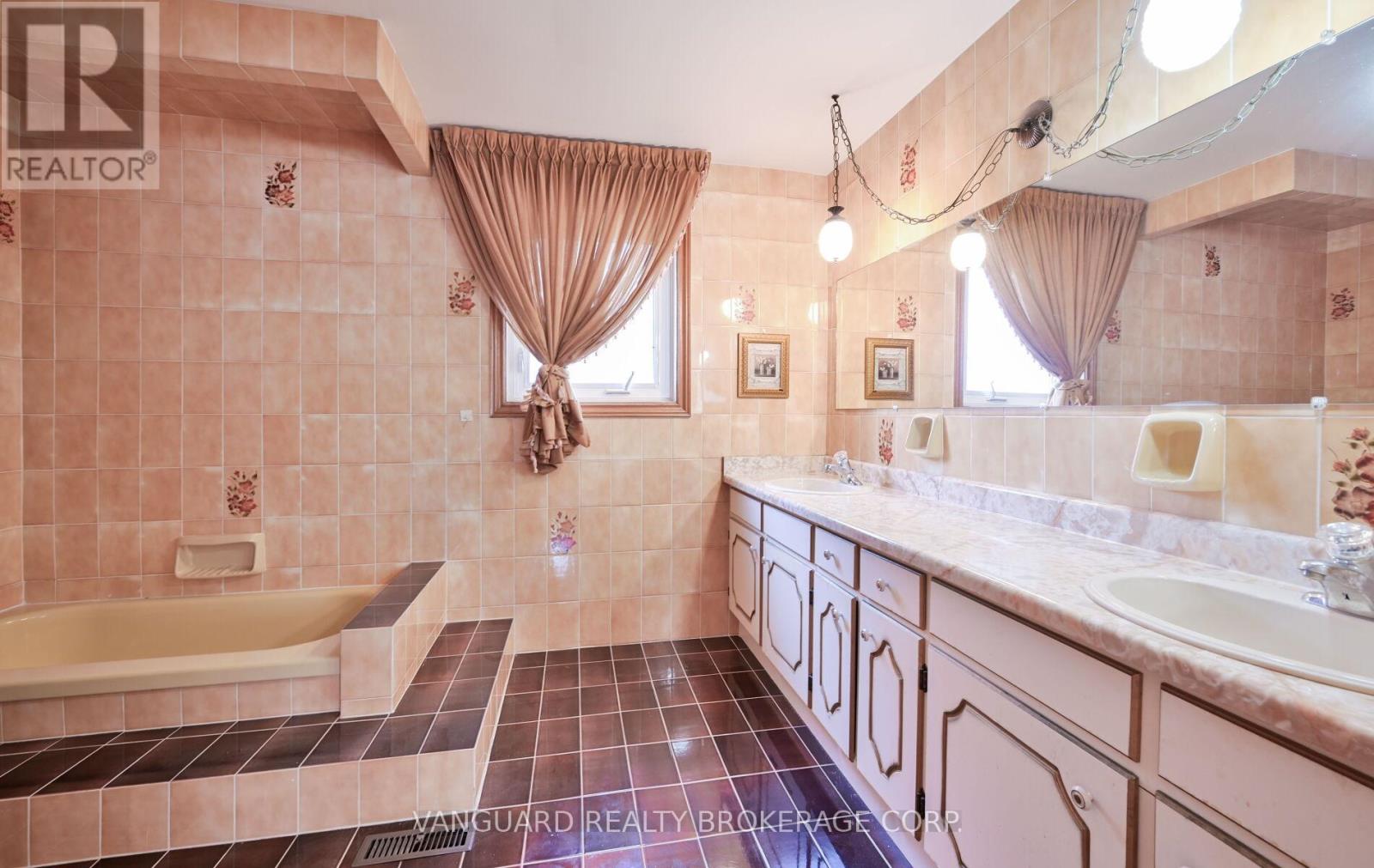 313 Firglen Ridge, Vaughan, Ontario  L4L 1N6 - Photo 34 - N12946956