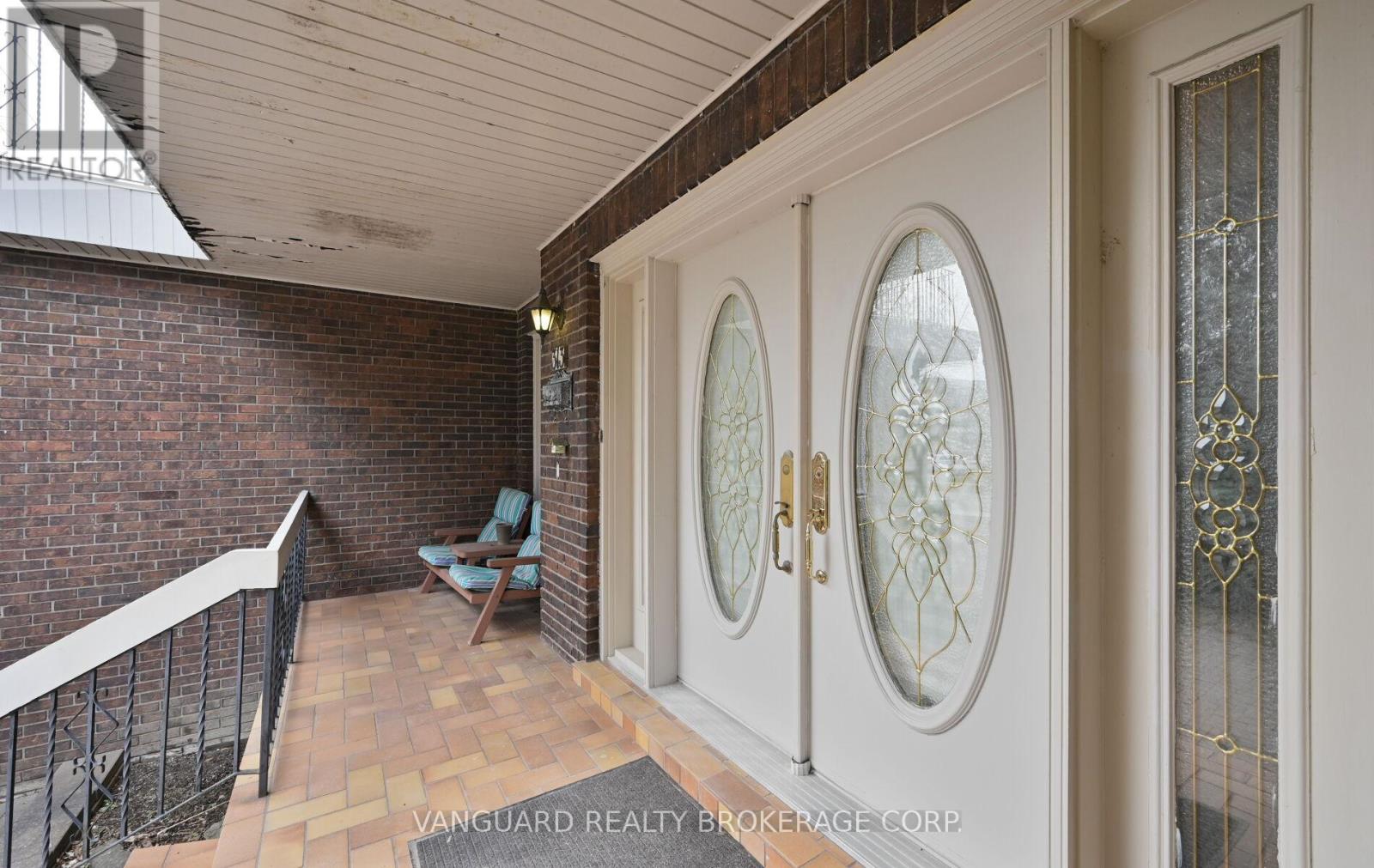 313 Firglen Ridge, Vaughan, Ontario  L4L 1N6 - Photo 4 - N12946956