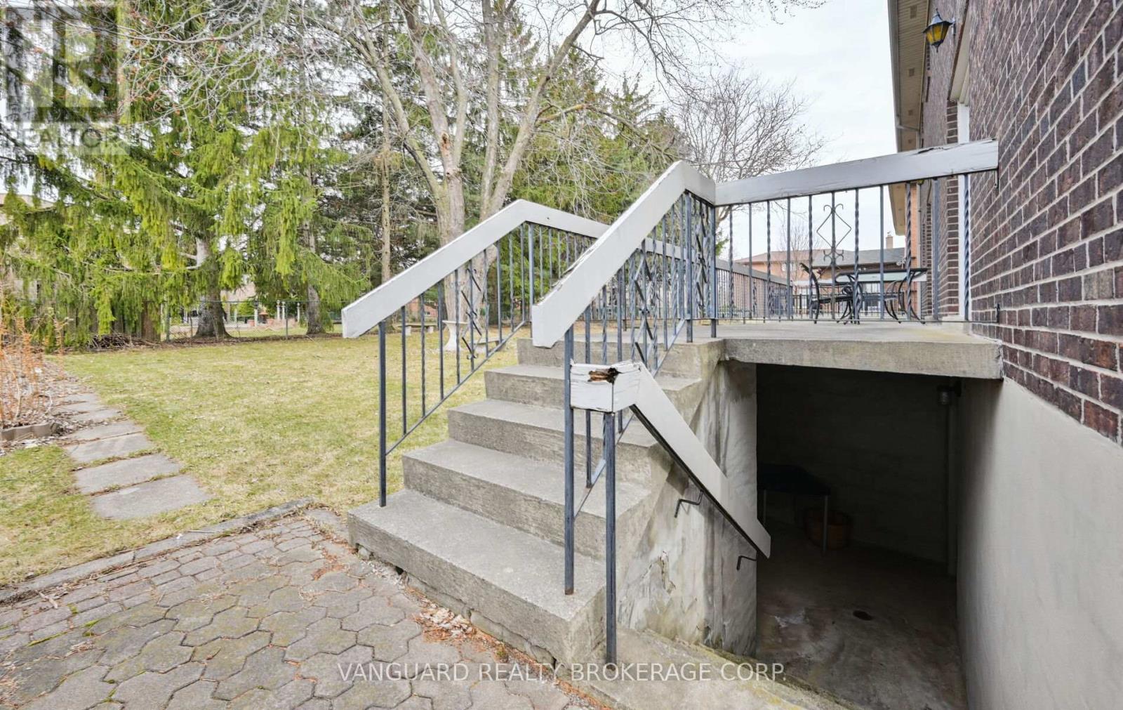 313 Firglen Ridge, Vaughan, Ontario  L4L 1N6 - Photo 46 - N12946956