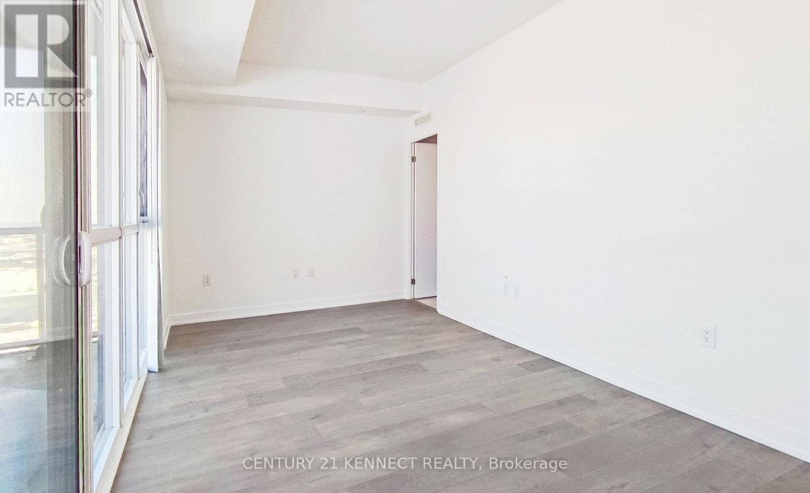 1517 - 10 Honeycrisp Crescent, Vaughan, Ontario  L4K 0M7 - Photo 5 - N12946978