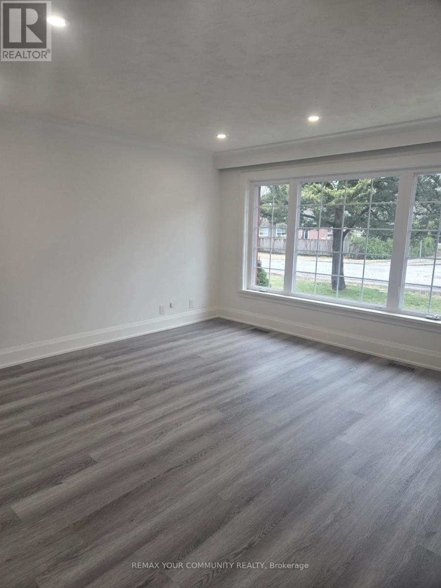 64 Rockport Crescent, Richmond Hill, Ontario  L4C 2L6 - Photo 3 - N12946988