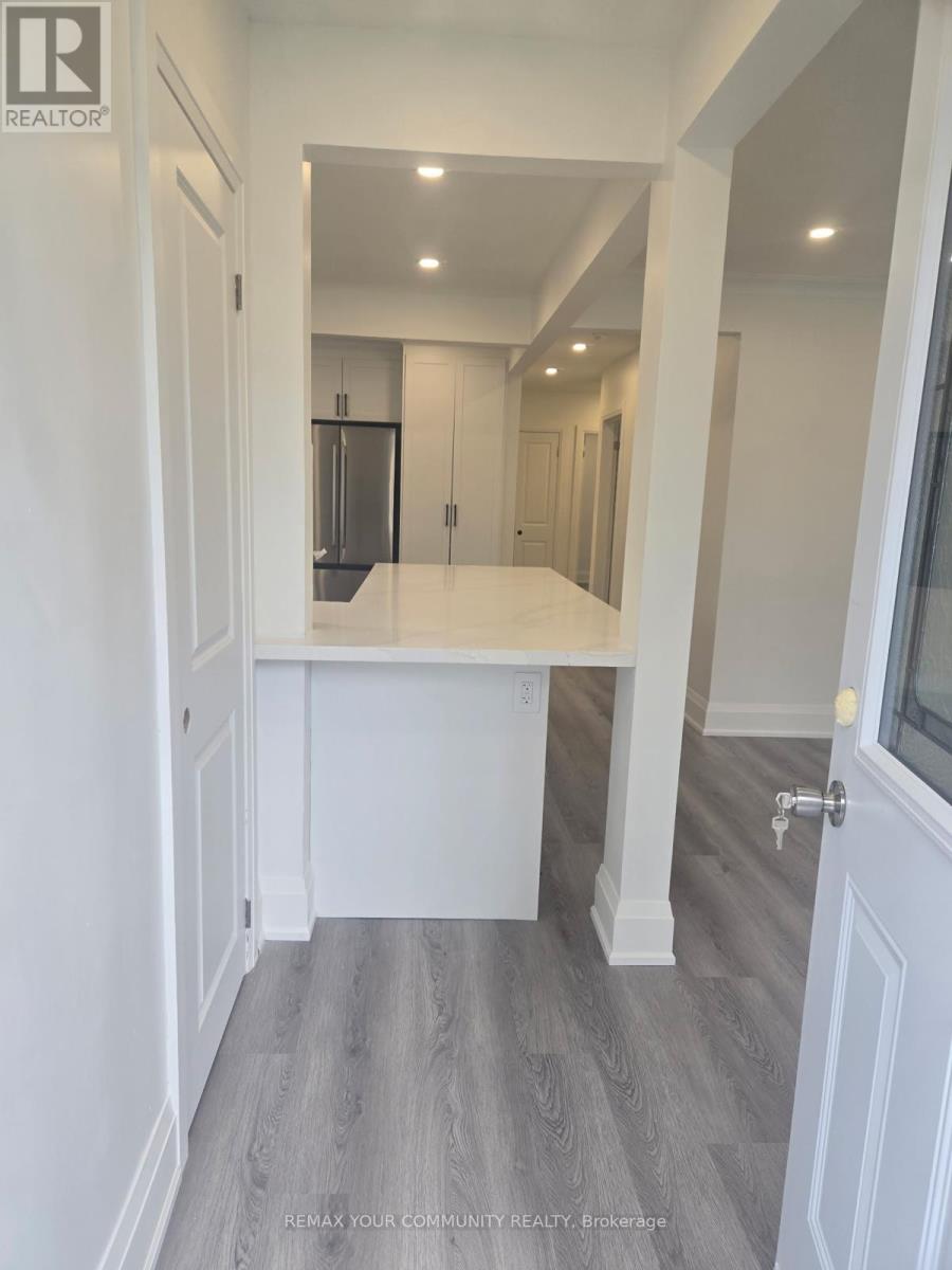 64 Rockport Crescent, Richmond Hill, Ontario  L4C 2L6 - Photo 8 - N12946988