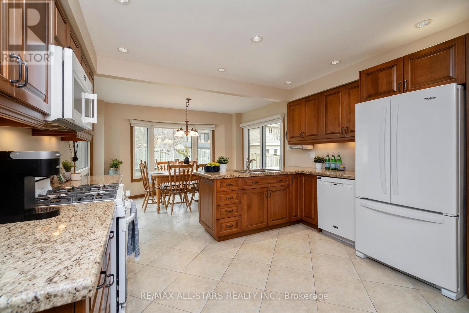 33 Carpenter Court, Markham, Ontario  L3P 6W3 - Photo 5 - N12947032