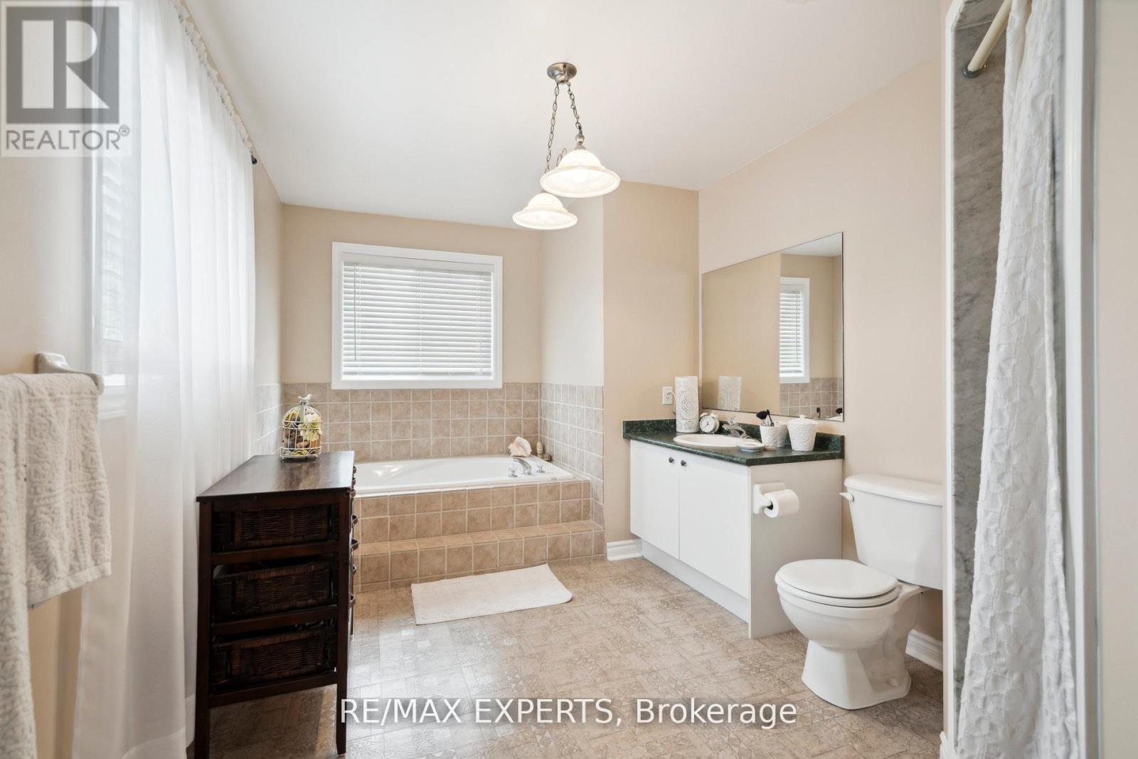 5 Kelsey Crescent, Barrie, Ontario  L4N 0J7 - Photo 10 - S12946974