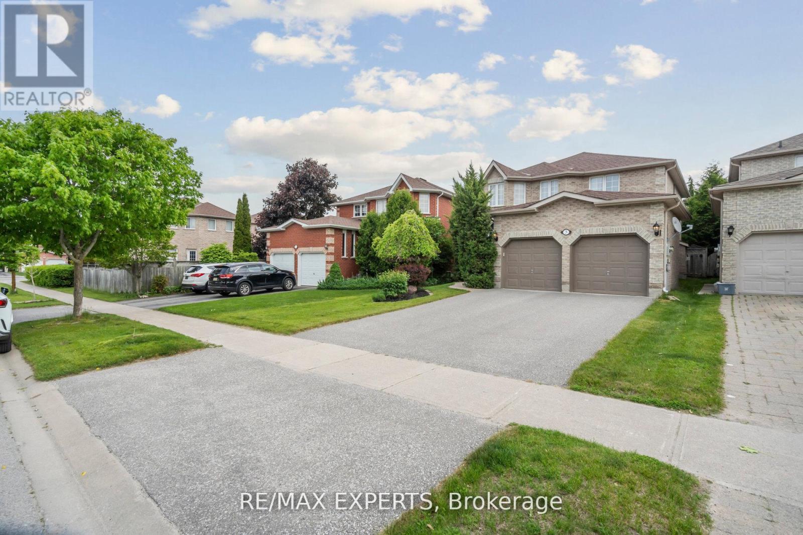 5 Kelsey Crescent, Barrie, Ontario  L4N 0J7 - Photo 2 - S12946974