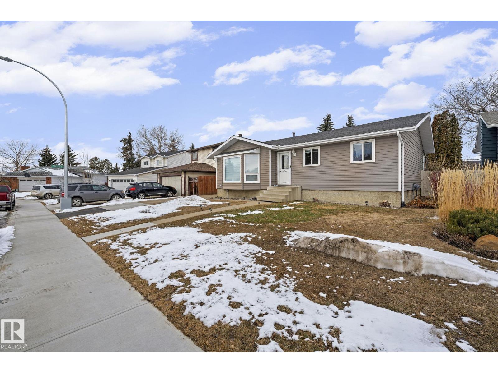 5418 17a Av Nw, Edmonton, Alberta  T6L 1L2 - Photo 2 - E4480110