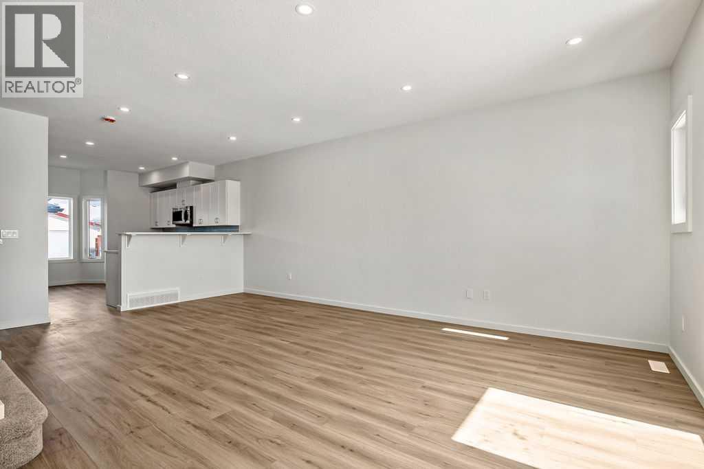 409 Strathcona Circle, Strathmore, Alberta  T1P 0B1 - Photo 2 - A2292647