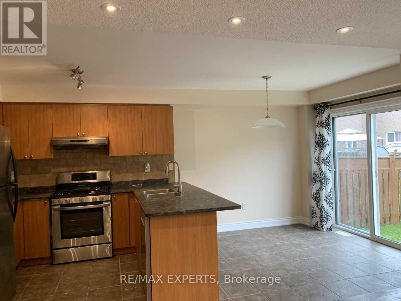 1209 Lamont Crescent, Milton, Ontario  L9T 6N6 - Photo 6 - W12946938