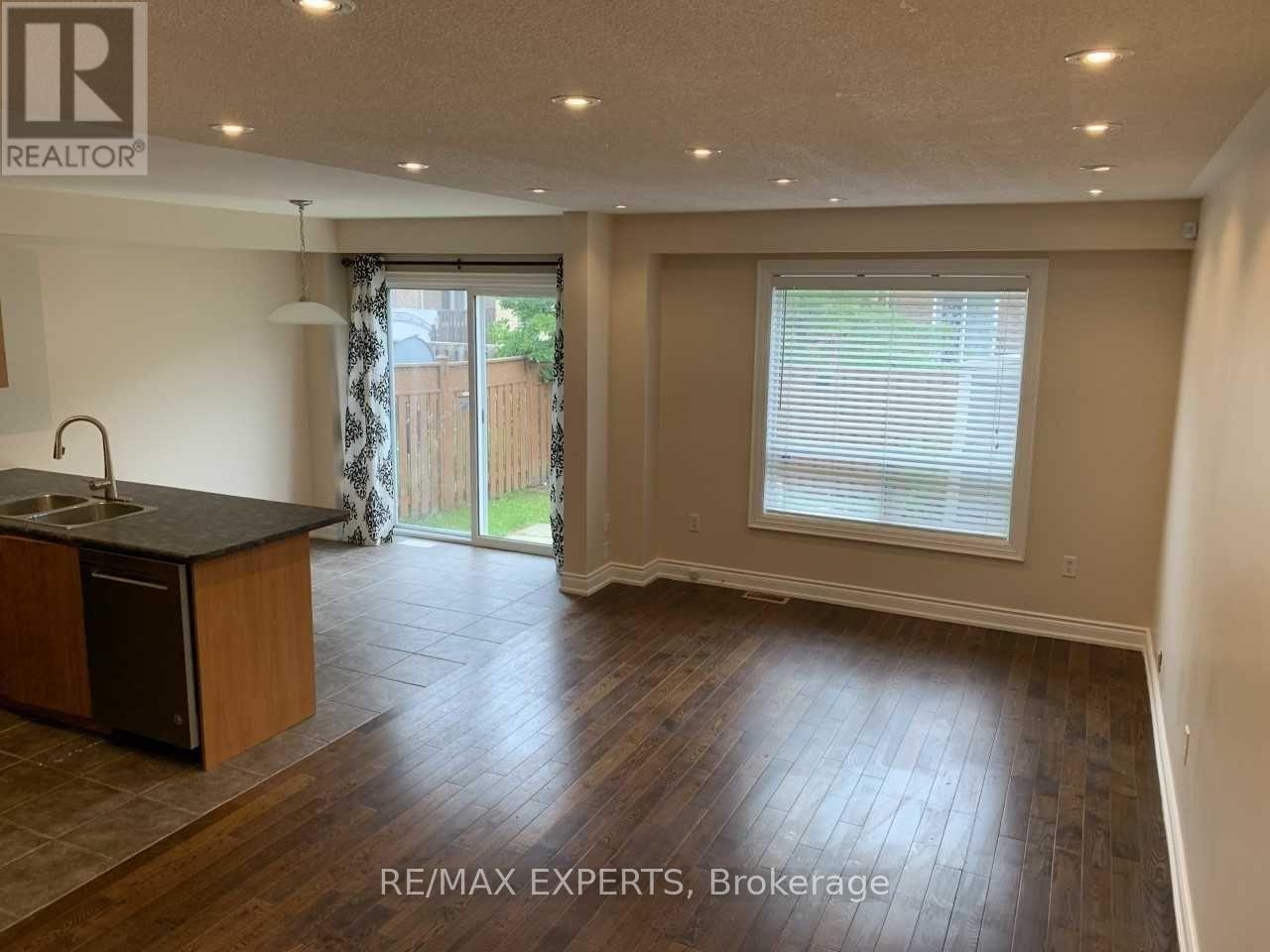 1209 Lamont Crescent, Milton, Ontario  L9T 6N6 - Photo 7 - W12946938