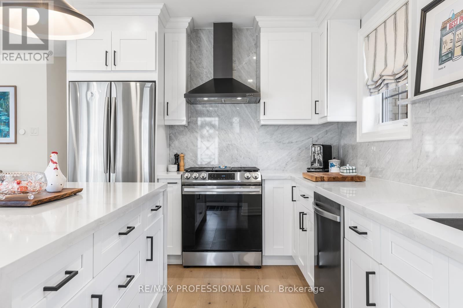 5 Birgitta Crescent, Toronto, Ontario  M9C 3W1 - Photo 13 - W12946952