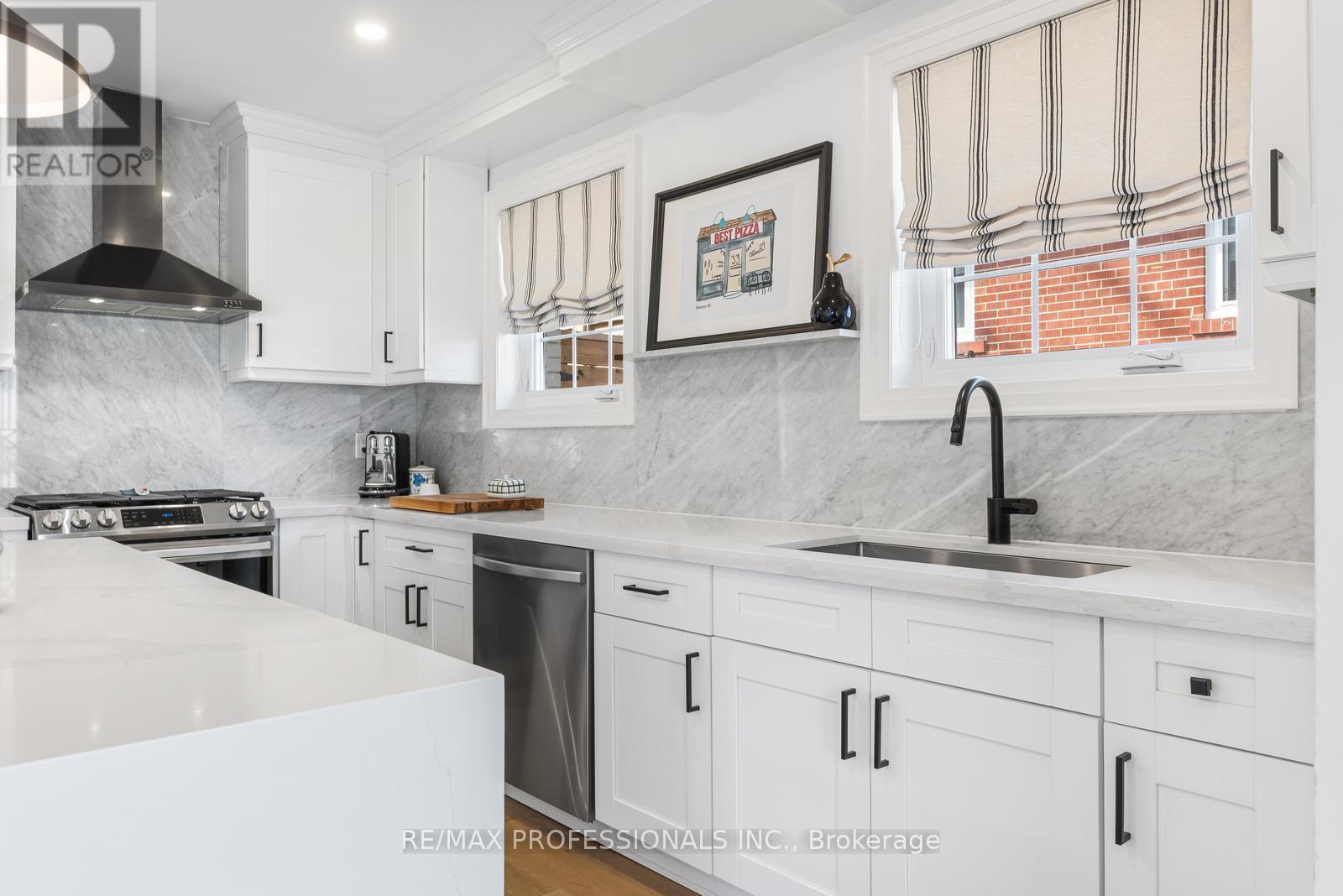 5 Birgitta Crescent, Toronto, Ontario  M9C 3W1 - Photo 14 - W12946952