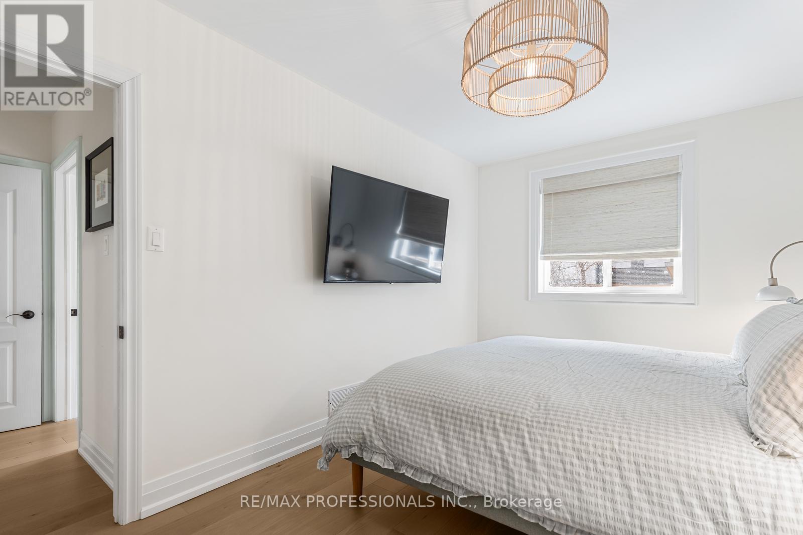 5 Birgitta Crescent, Toronto, Ontario  M9C 3W1 - Photo 22 - W12946952