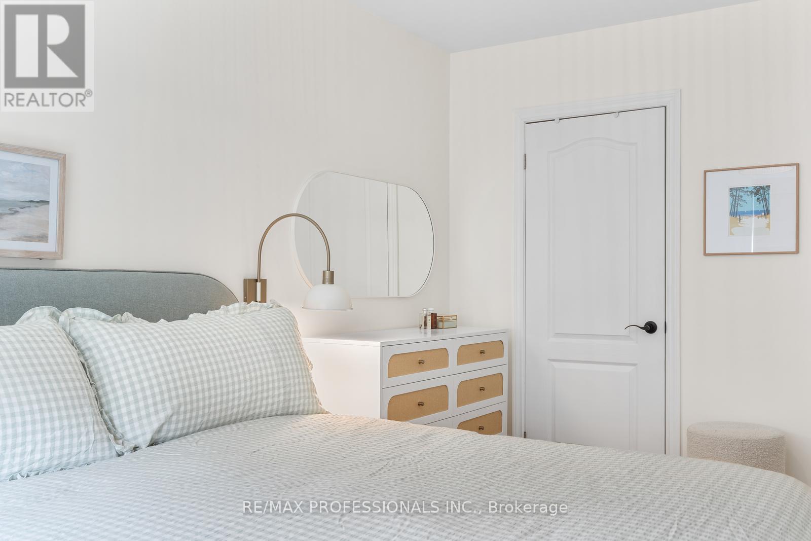 5 Birgitta Crescent, Toronto, Ontario  M9C 3W1 - Photo 23 - W12946952