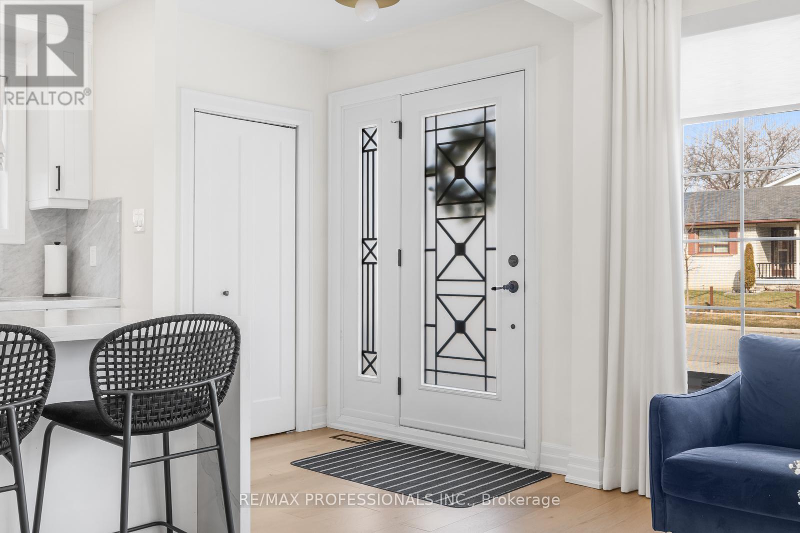 5 Birgitta Crescent, Toronto, Ontario  M9C 3W1 - Photo 3 - W12946952