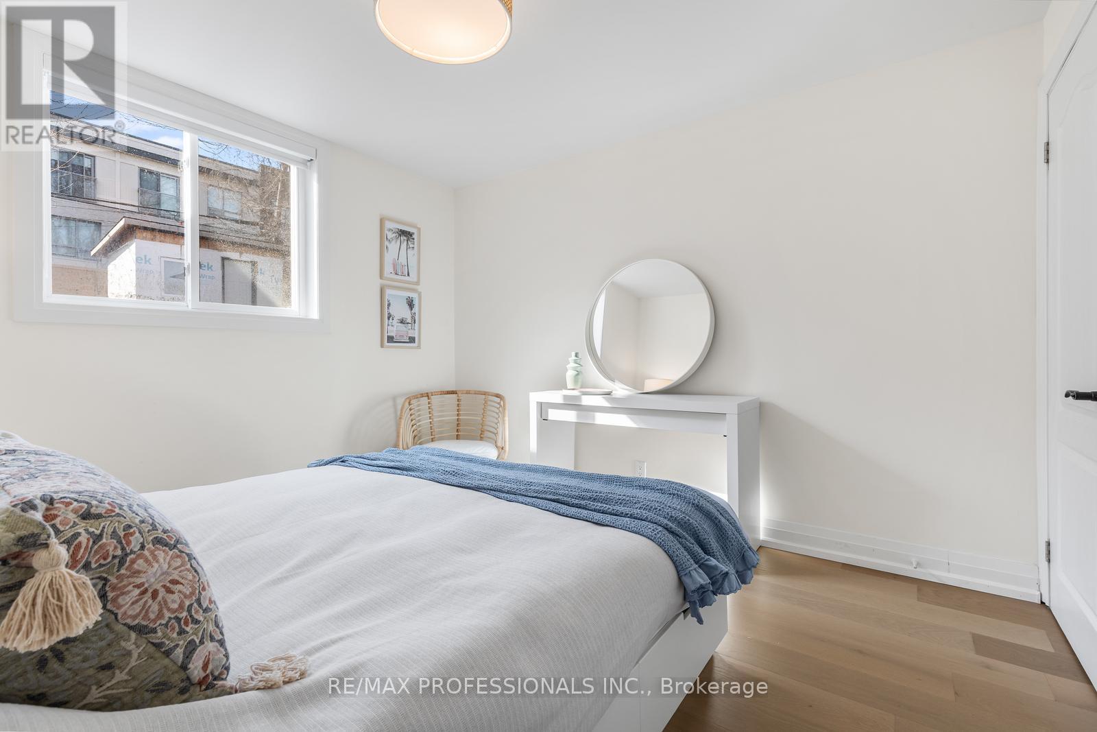 5 Birgitta Crescent, Toronto, Ontario  M9C 3W1 - Photo 31 - W12946952