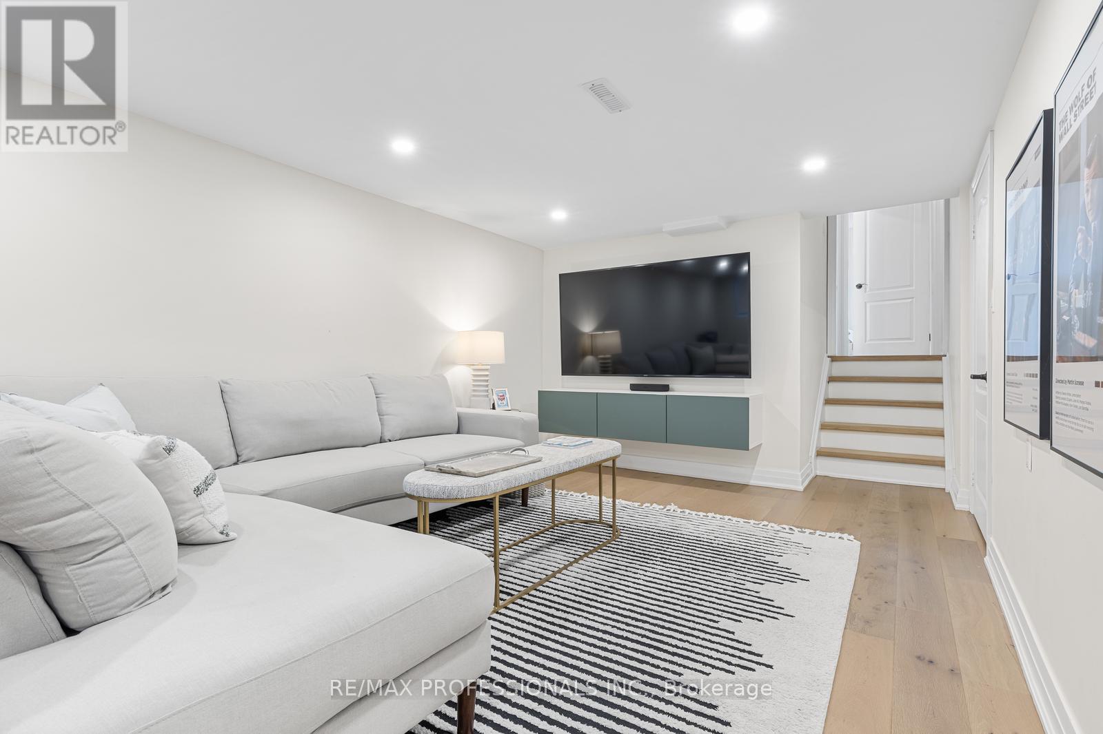 5 Birgitta Crescent, Toronto, Ontario  M9C 3W1 - Photo 37 - W12946952