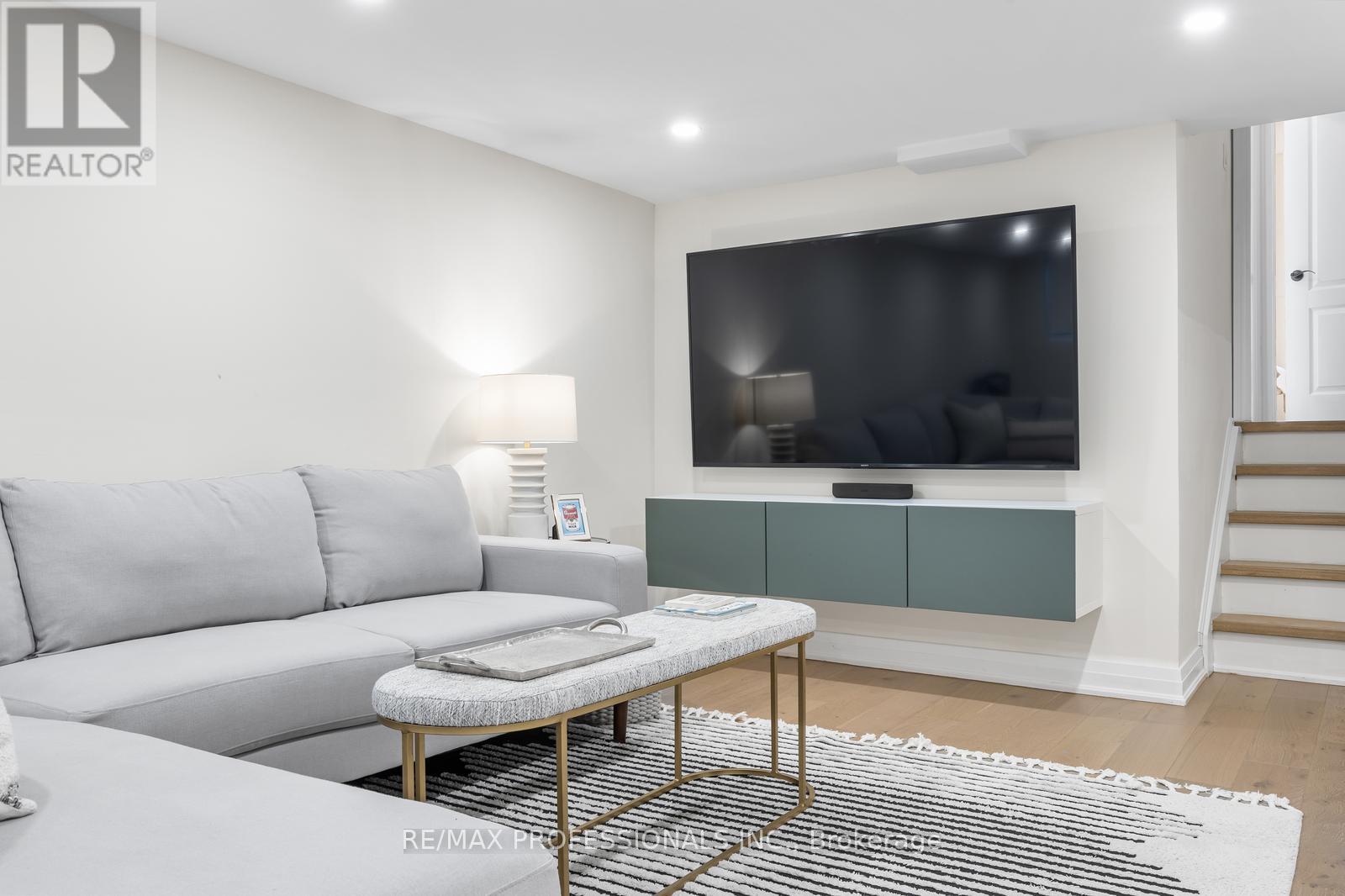 5 Birgitta Crescent, Toronto, Ontario  M9C 3W1 - Photo 38 - W12946952