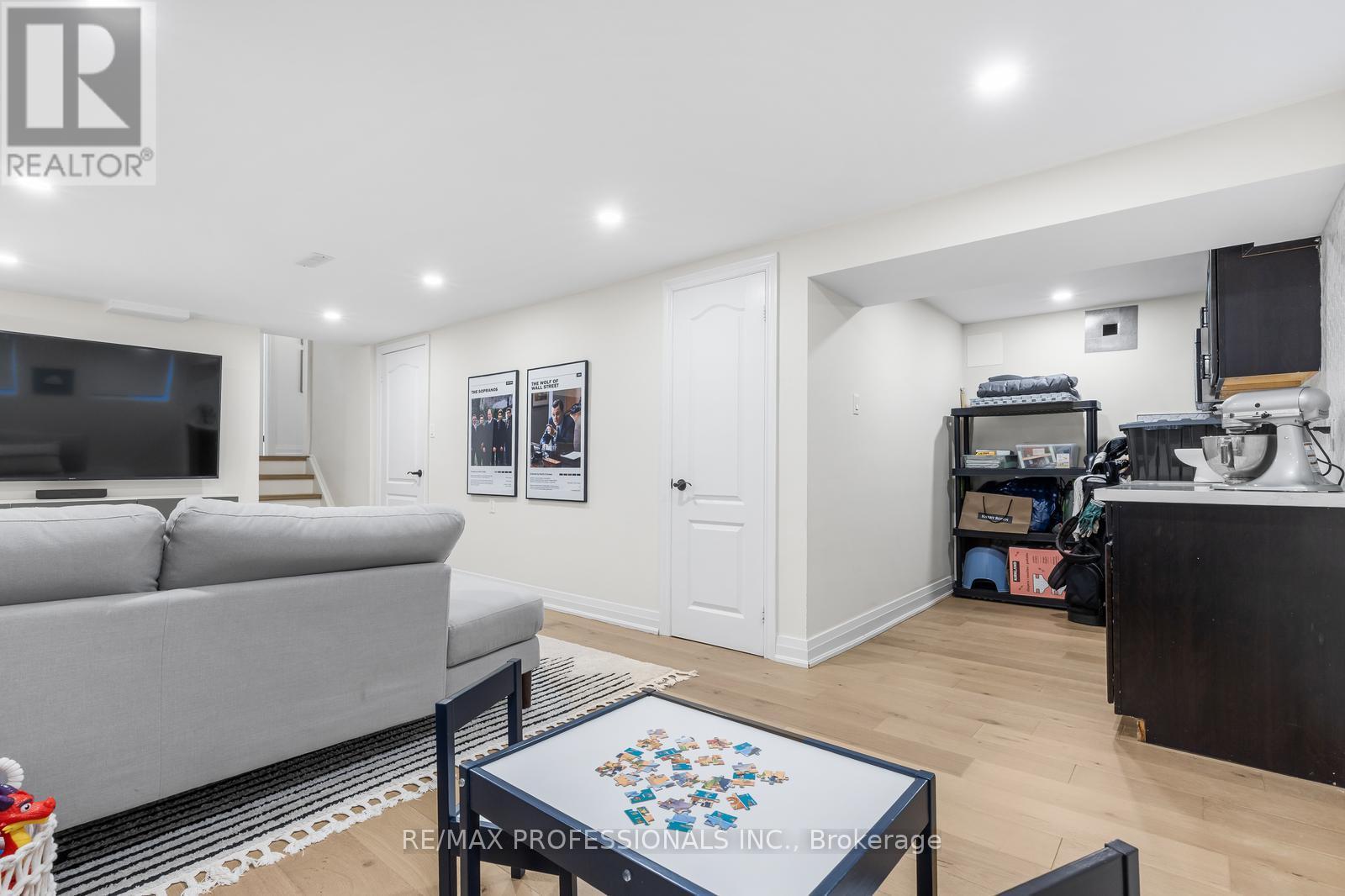 5 Birgitta Crescent, Toronto, Ontario  M9C 3W1 - Photo 39 - W12946952