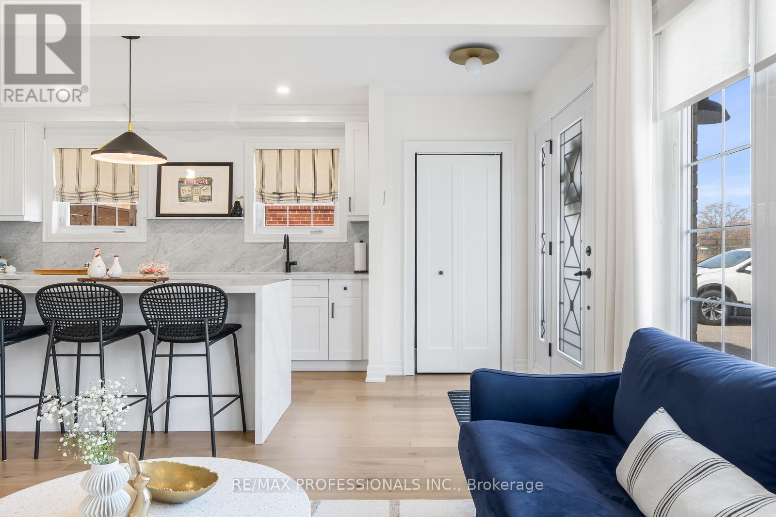 5 Birgitta Crescent, Toronto, Ontario  M9C 3W1 - Photo 4 - W12946952