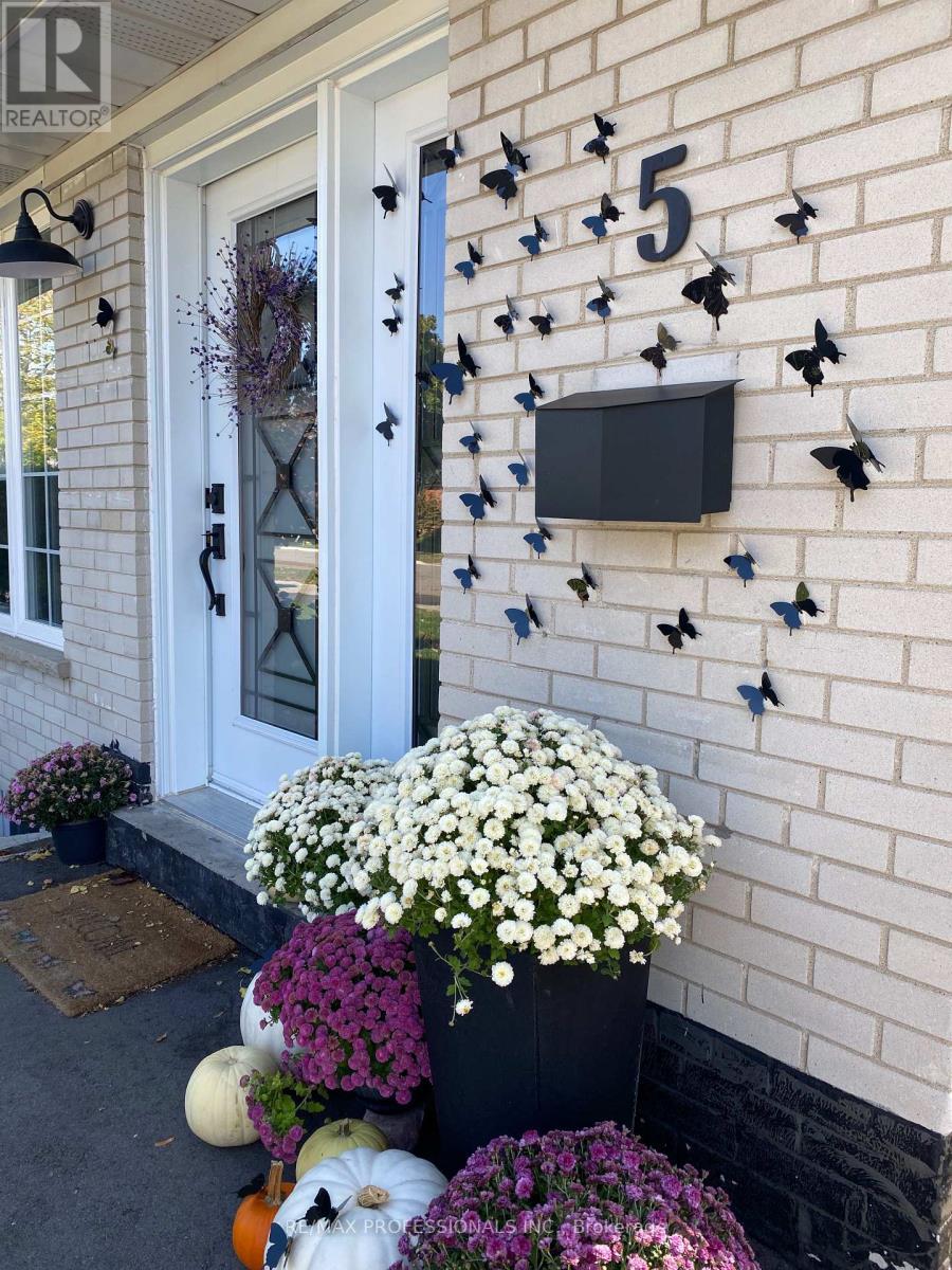 5 Birgitta Crescent, Toronto, Ontario  M9C 3W1 - Photo 46 - W12946952