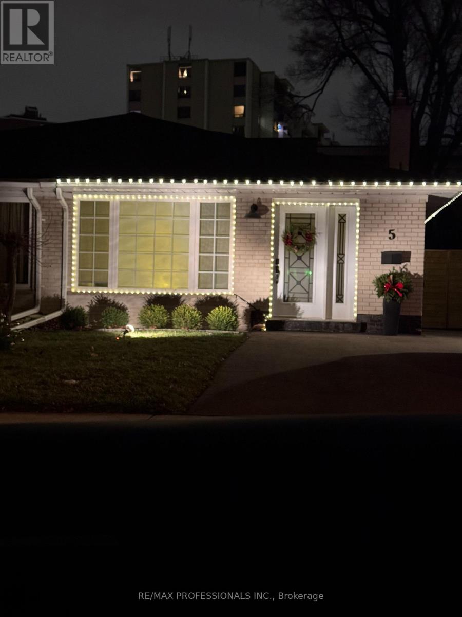 5 Birgitta Crescent, Toronto, Ontario  M9C 3W1 - Photo 47 - W12946952