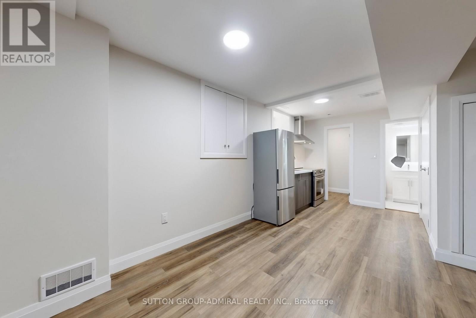 109 Fermanagh Avenue, Toronto, Ontario  M6R 1M1 - Photo 33 - W12946998