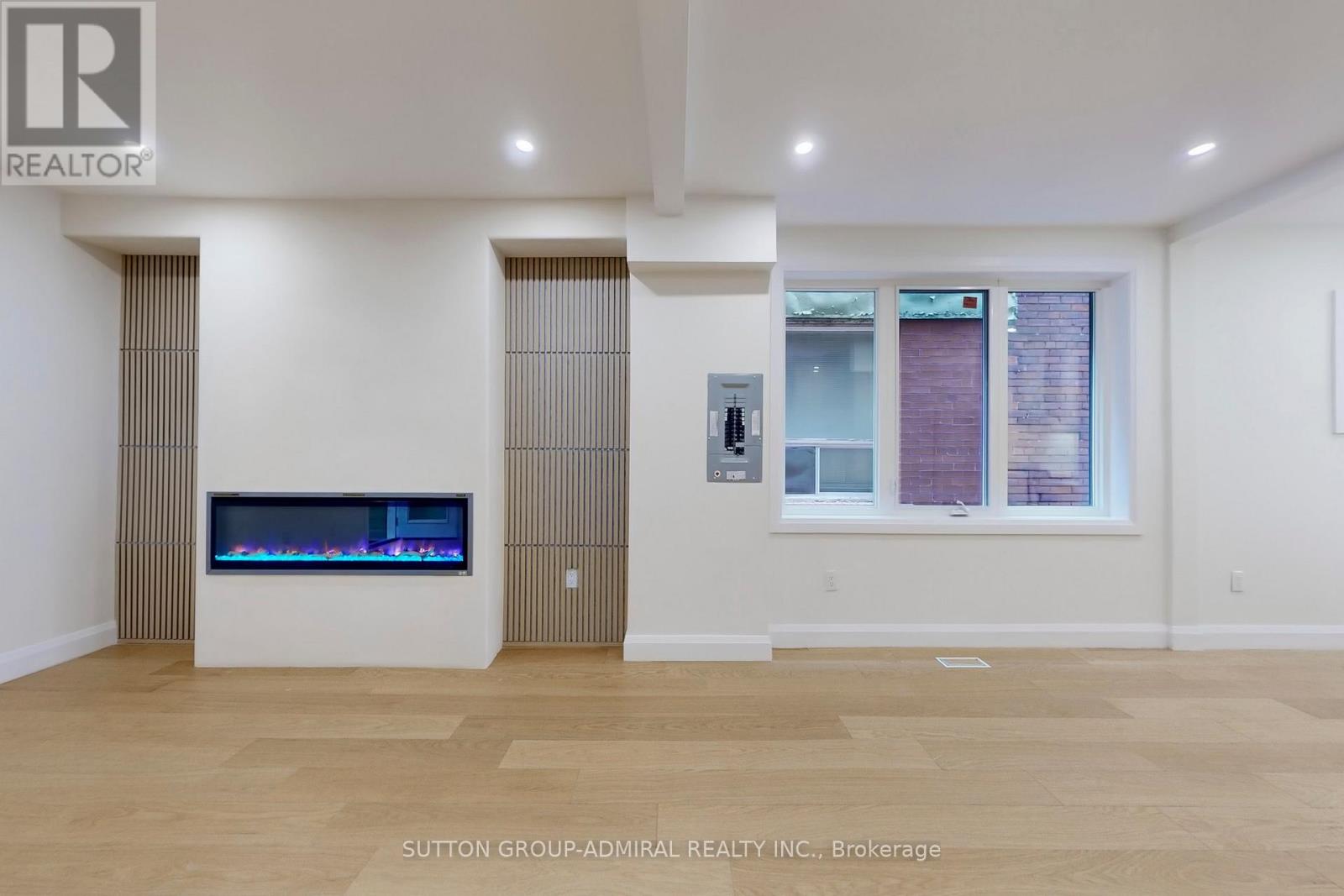 109 Fermanagh Avenue, Toronto, Ontario  M6R 1M1 - Photo 4 - W12946998