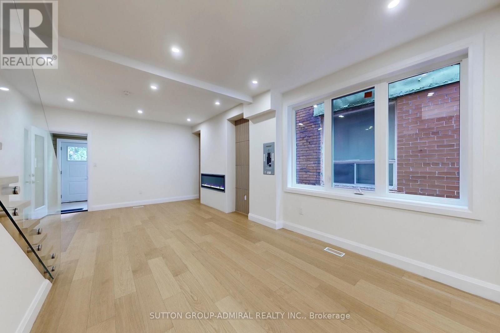 109 Fermanagh Avenue, Toronto, Ontario  M6R 1M1 - Photo 5 - W12946998