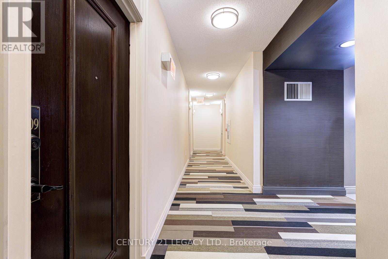 2909 - 385 Prince Of Wales Drive, Mississauga, Ontario  L5B 0C6 - Photo 4 - W12947044