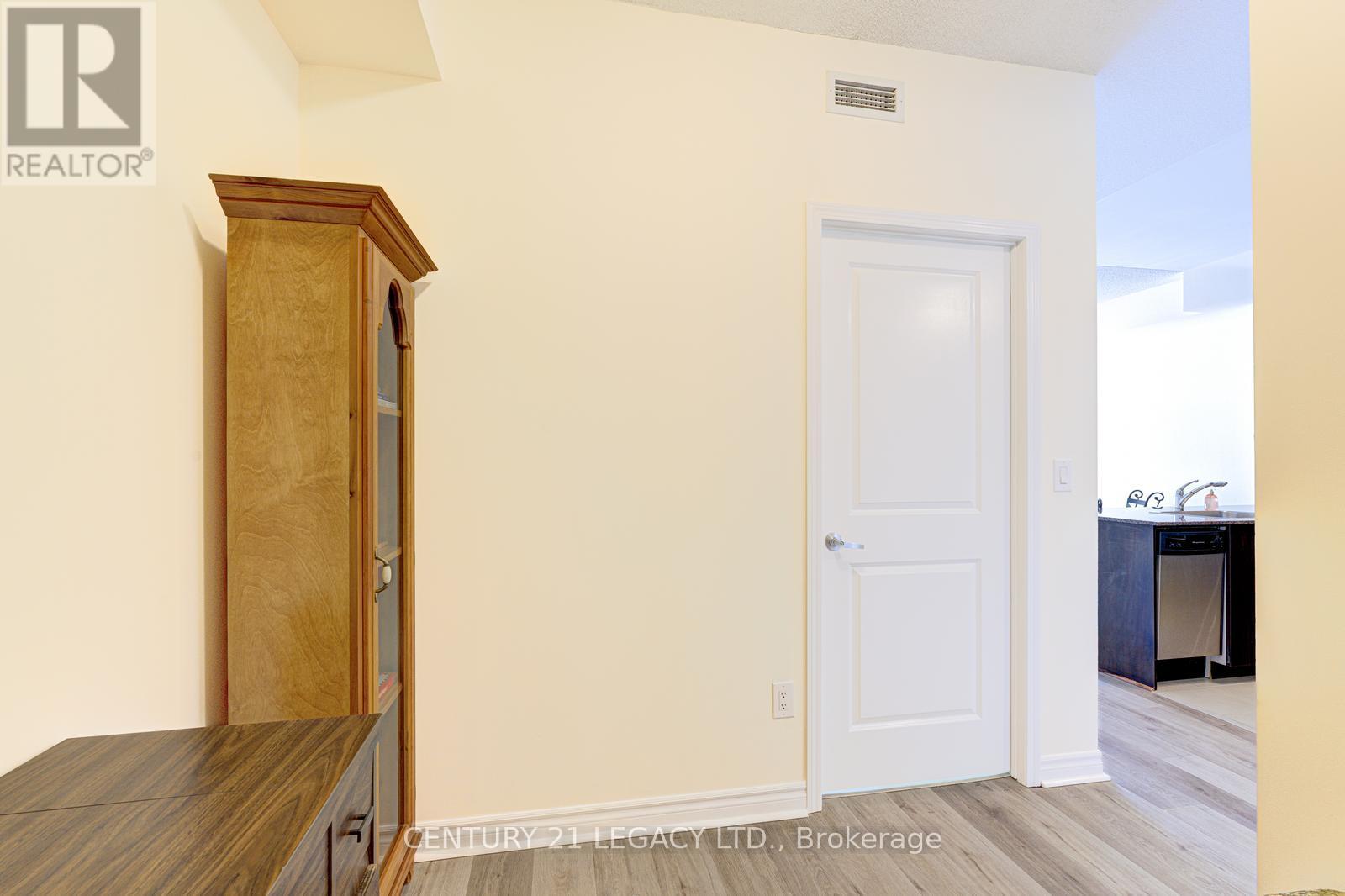 2909 - 385 Prince Of Wales Drive, Mississauga, Ontario  L5B 0C6 - Photo 9 - W12947044