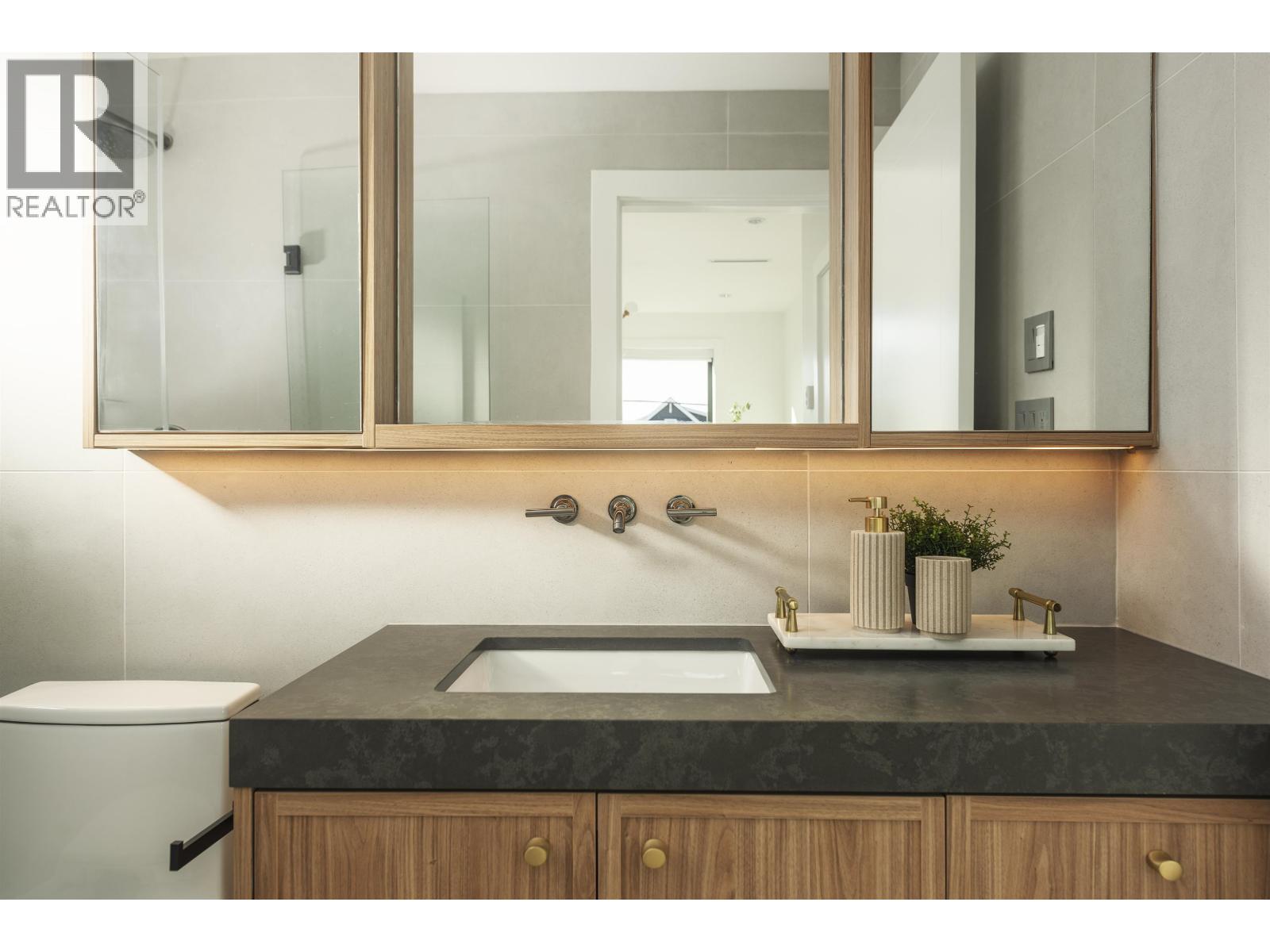 2 2684 Oxford Street, Vancouver, British Columbia  V5K 1N3 - Photo 13 - R3105763