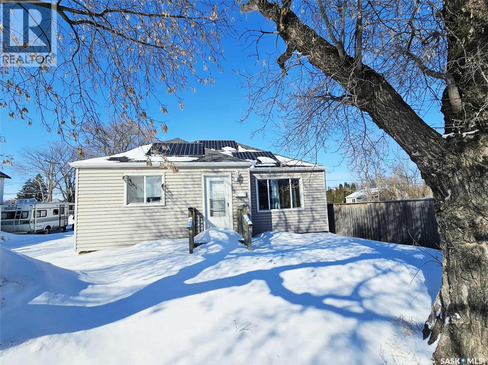 201 Broadway Street W, Yorkton, Saskatchewan  S3N 0M8 - Photo 1 - SK031813