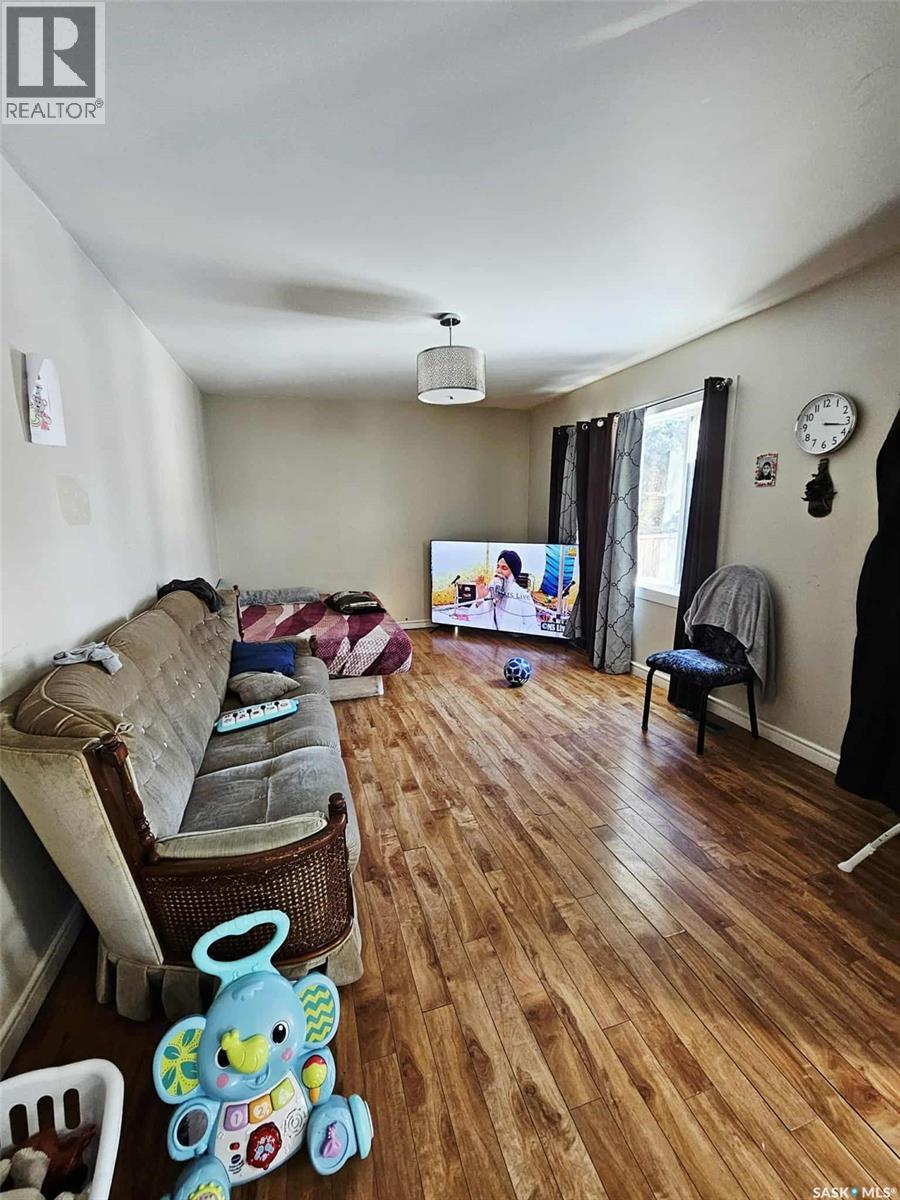 201 Broadway Street W, Yorkton, Saskatchewan  S3N 0M8 - Photo 2 - SK031813