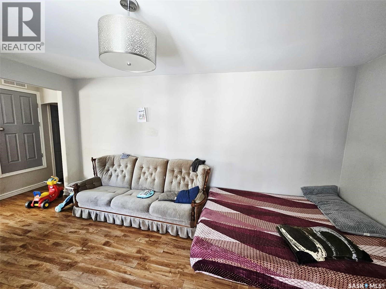 201 Broadway Street W, Yorkton, Saskatchewan  S3N 0M8 - Photo 3 - SK031813