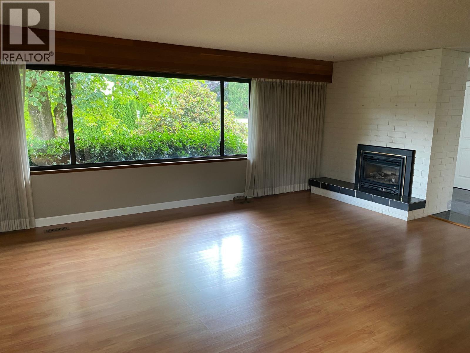 1209 Crest Court, Coquitlam, British Columbia  V3J 5M1 - Photo 2 - R3105673