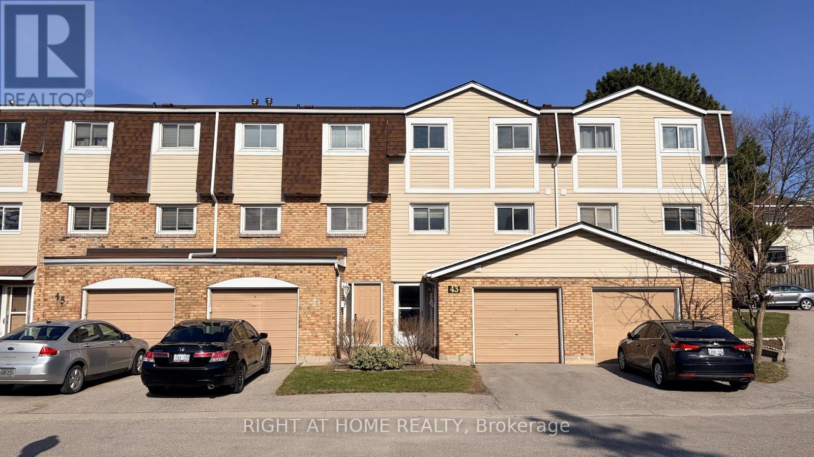 43 - 11 HARRISFORD STREET, Hamilton, Ontario