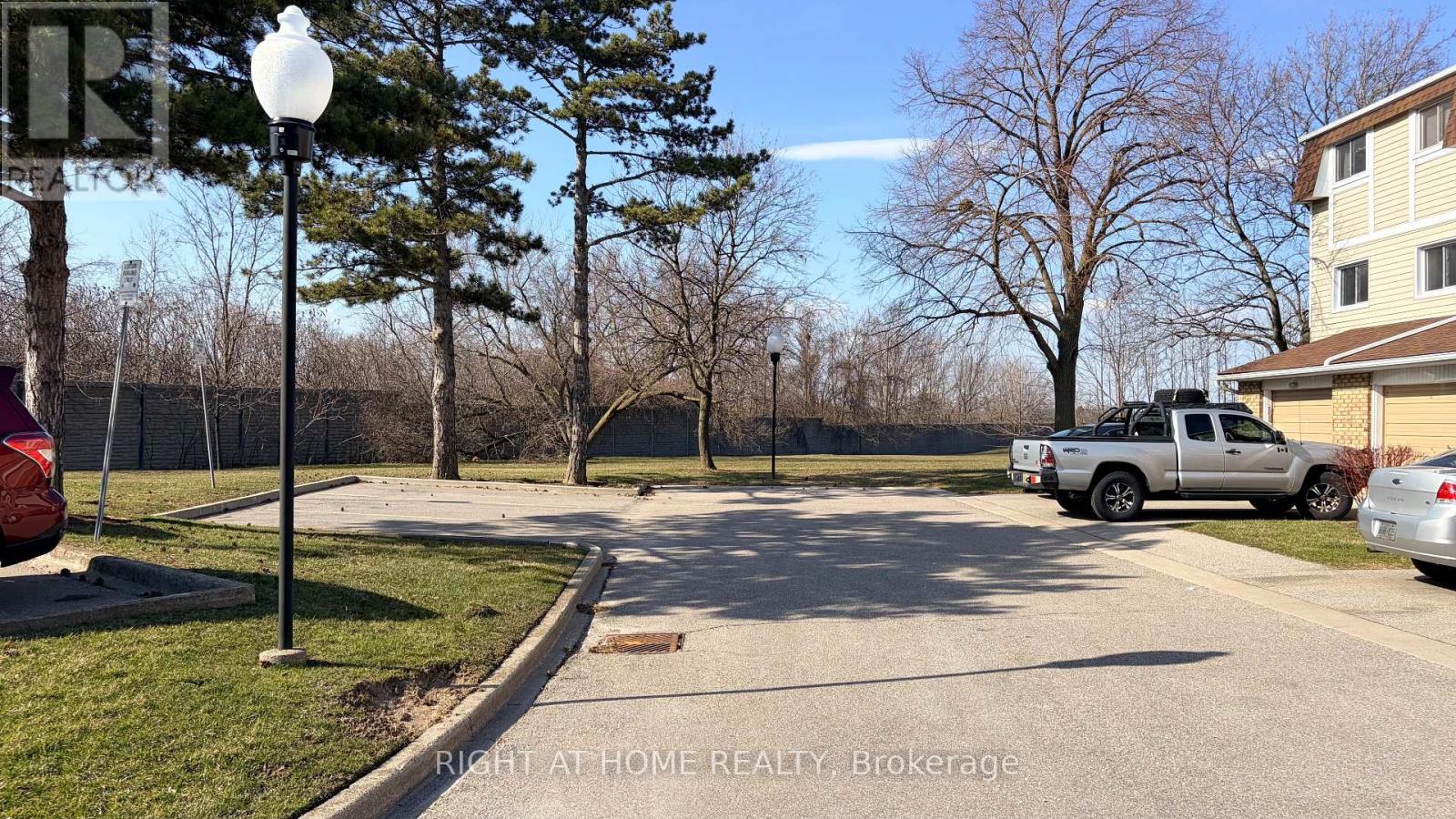 43 - 11 Harrisford Street, Hamilton, Ontario  L8K 6L7 - Photo 32 - X12946914