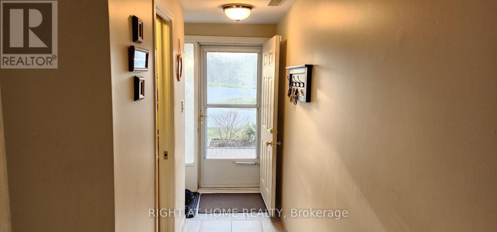 43 - 11 Harrisford Street, Hamilton, Ontario  L8K 6L7 - Photo 4 - X12946914