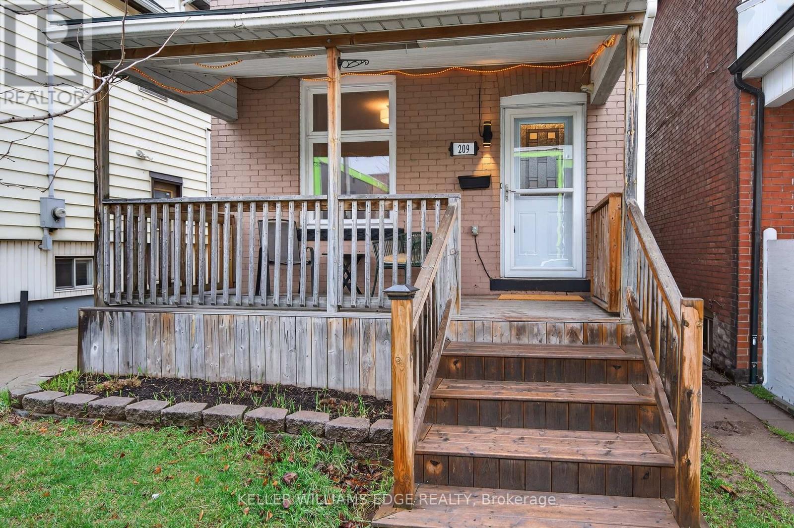 209 Glendale Avenue N, Hamilton, Ontario  L8L 7K2 - Photo 2 - X12946936