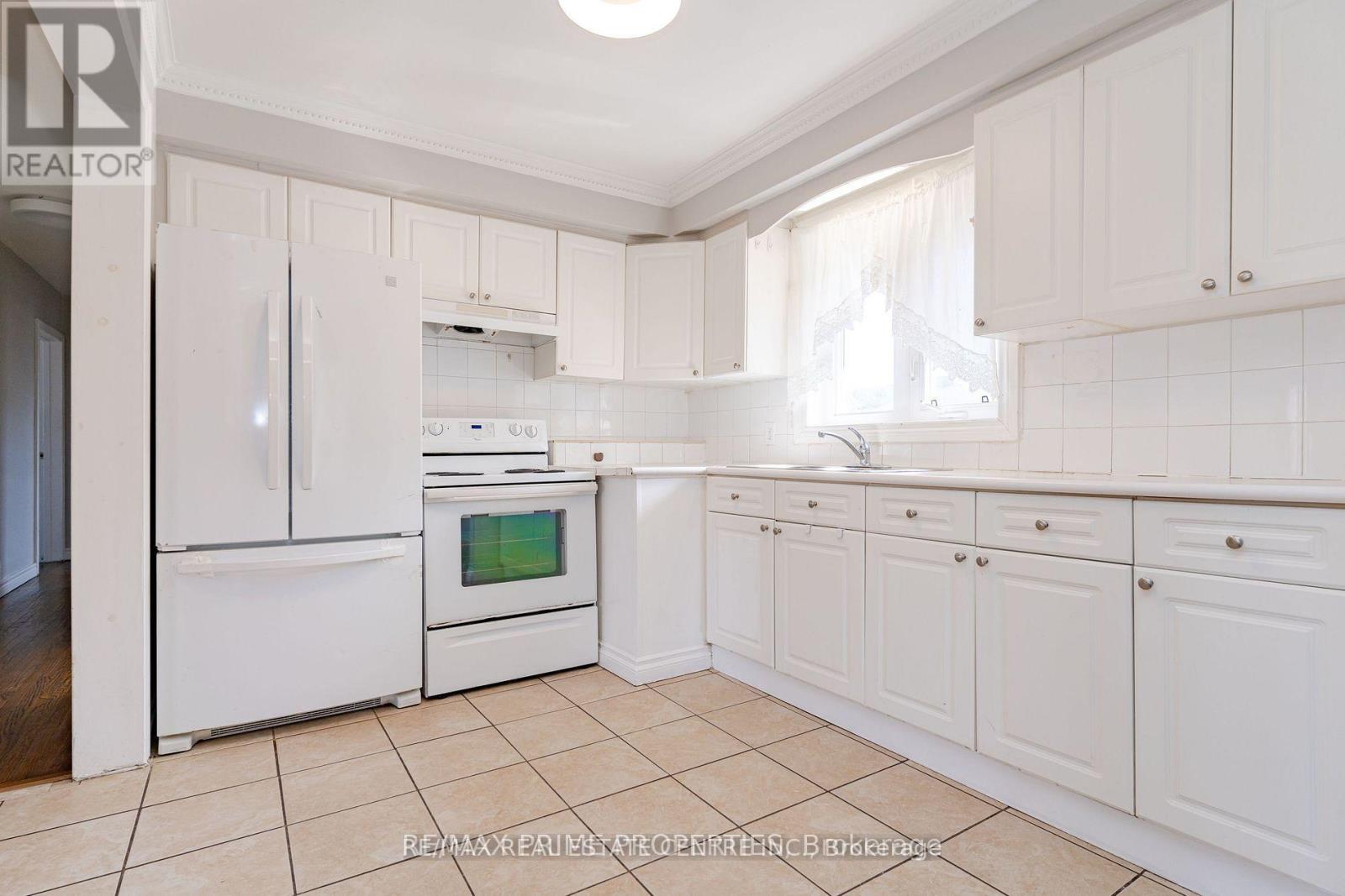 492 Pinegrove Road, Oakville, Ontario  L6K 2C3 - Photo 37 - W12842432