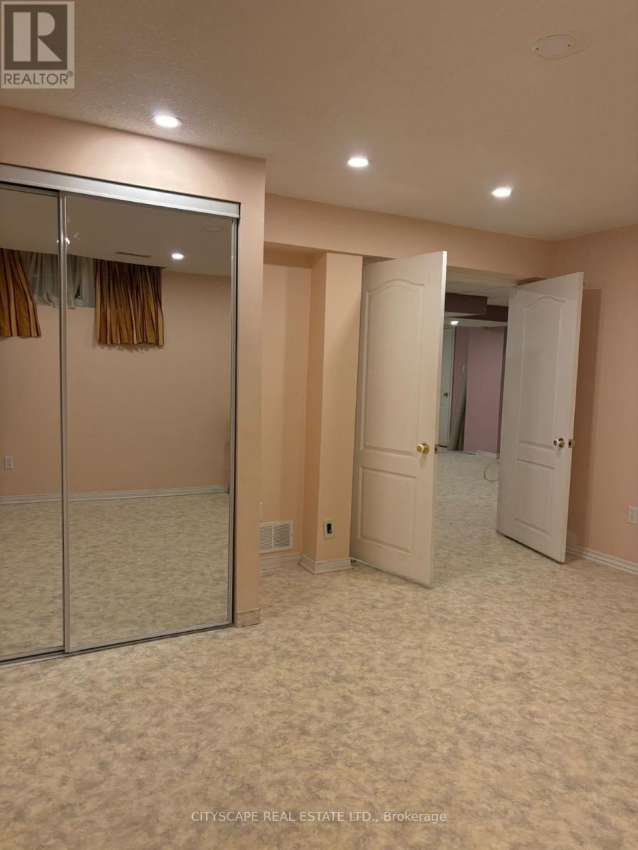 Bsmt - 6121 Maplegate Circle, Mississauga, Ontario  L5N 7B1 - Photo 5 - W12943990