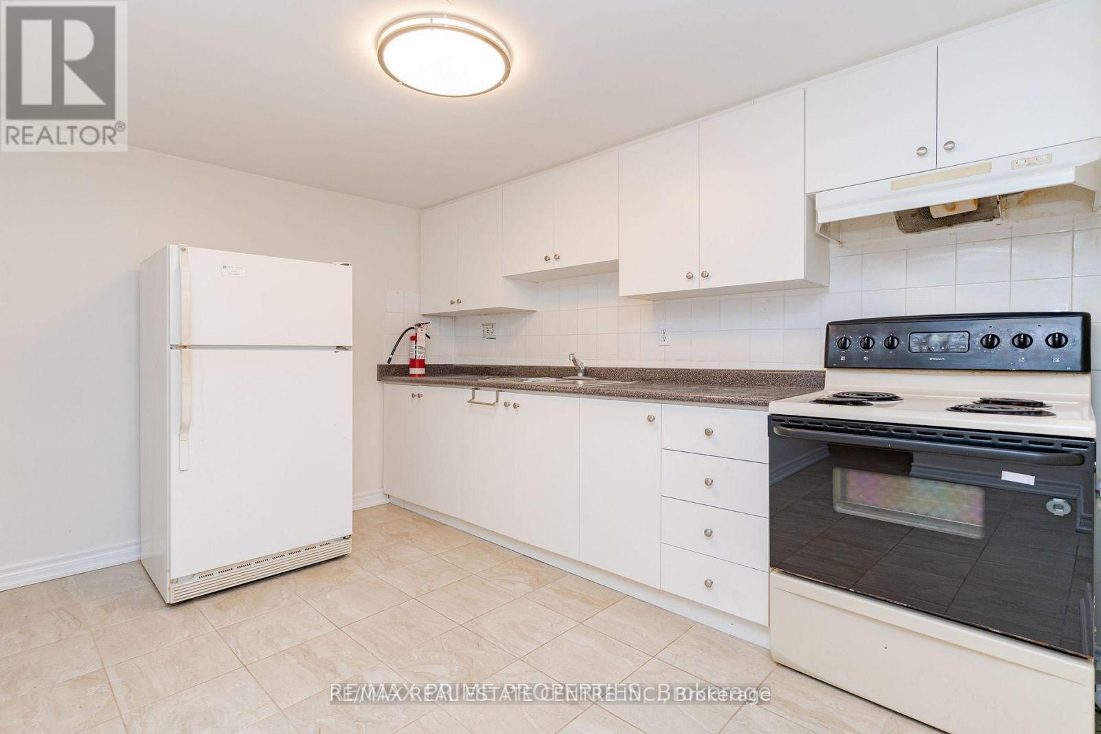 492 Pinegrove Road, Oakville, Ontario  L6K 2C3 - Photo 40 - W12842432