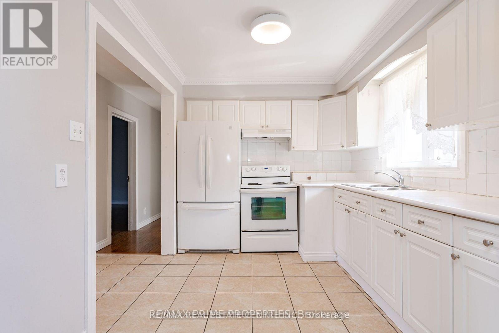 492 Pinegrove Road, Oakville, Ontario  L6K 2C3 - Photo 36 - W12842432