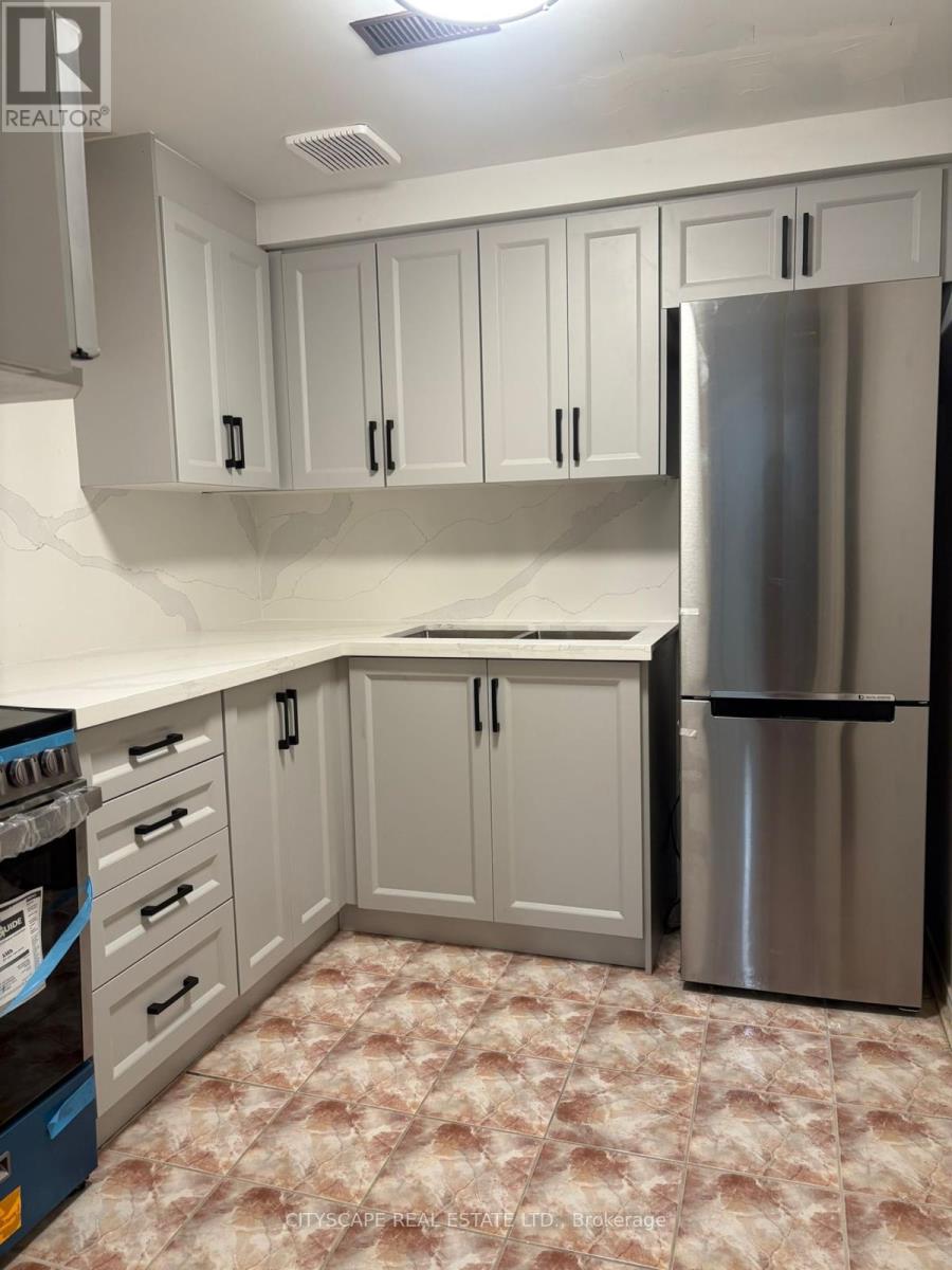 Bsmt - 6121 Maplegate Circle, Mississauga, Ontario  L5N 7B1 - Photo 6 - W12943990