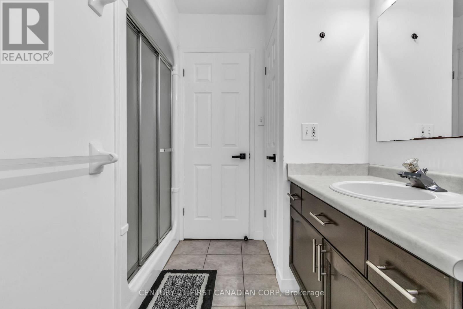 132 Jensen Road, London East, Ontario  N5V 4X6 - Photo 6 - X12944540