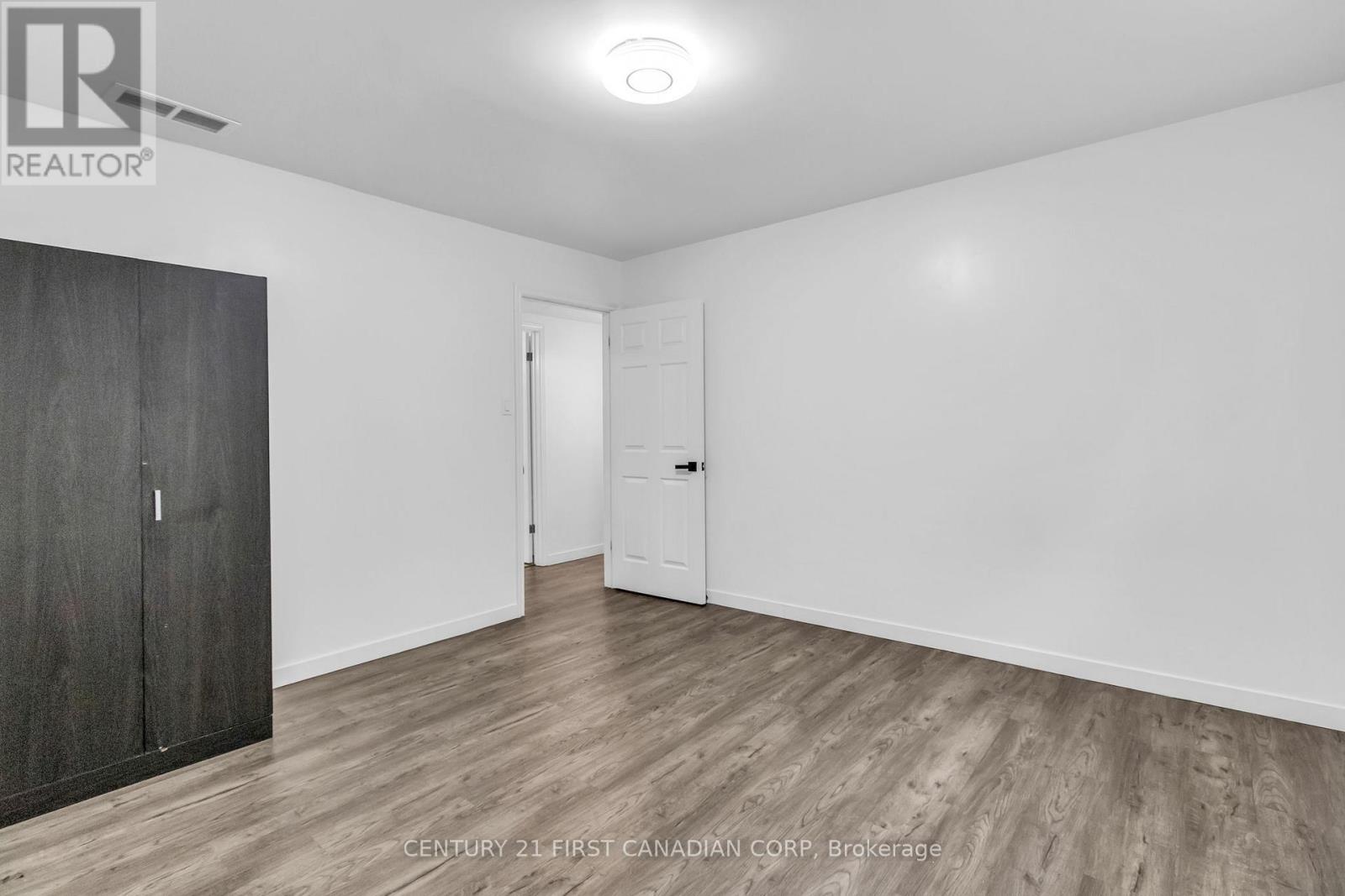 132 Jensen Road, London East, Ontario  N5V 4X6 - Photo 8 - X12944540