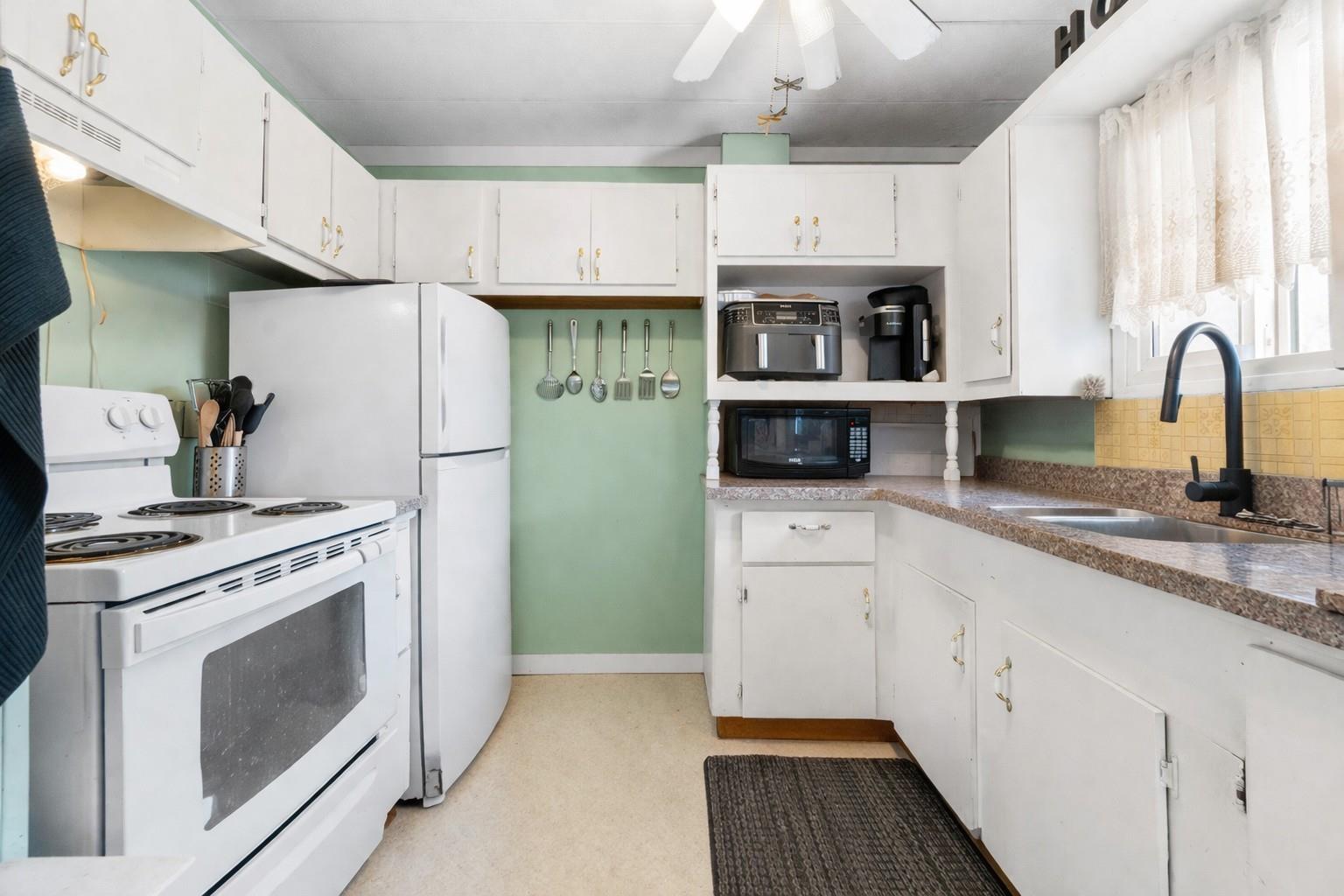 27 3942 Columbia Valley Road, Cultus Lake East, Cultus Lake, British Columbia  V2R 5B1 - Photo 3 - R3105391